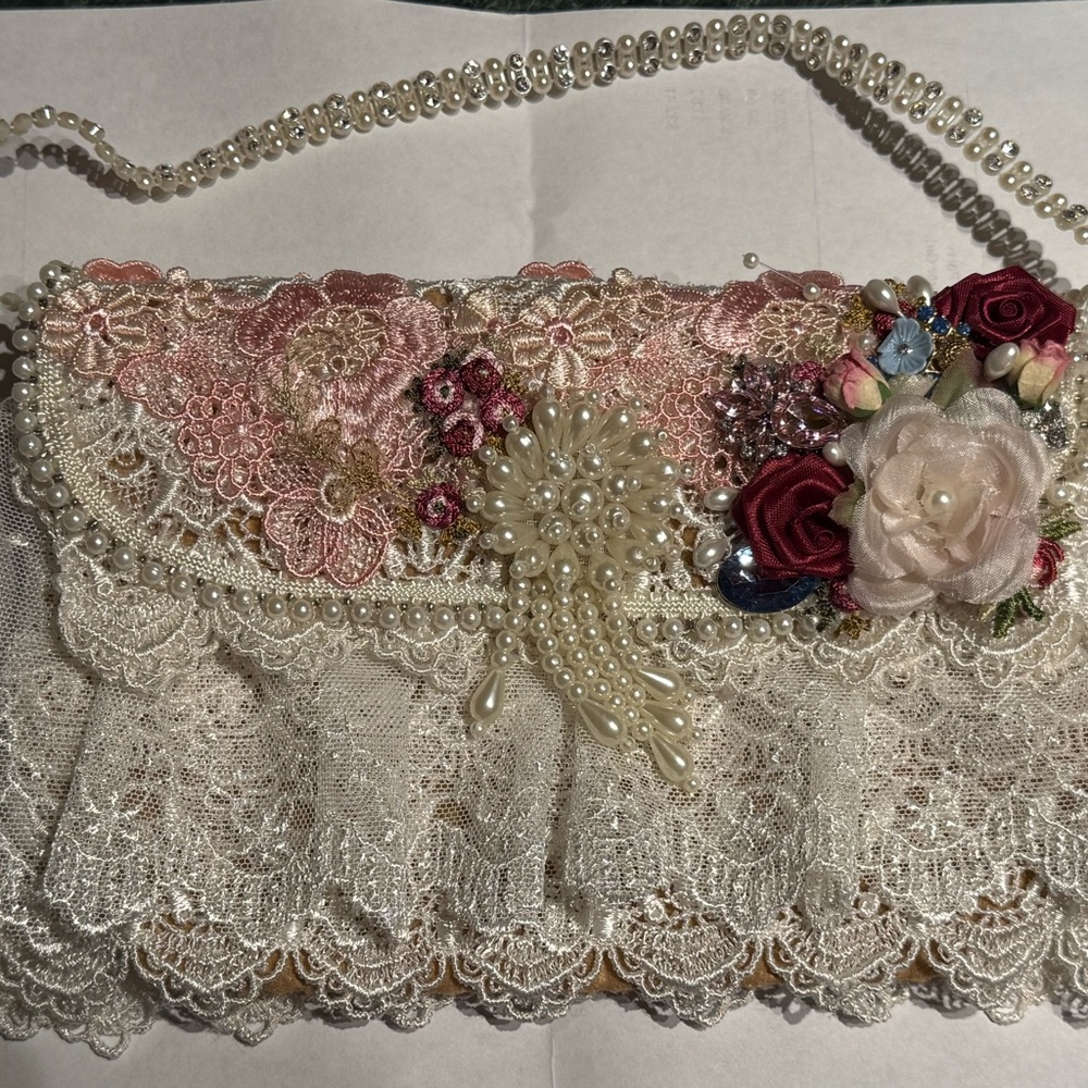 Elegant Floral Lace Clutch